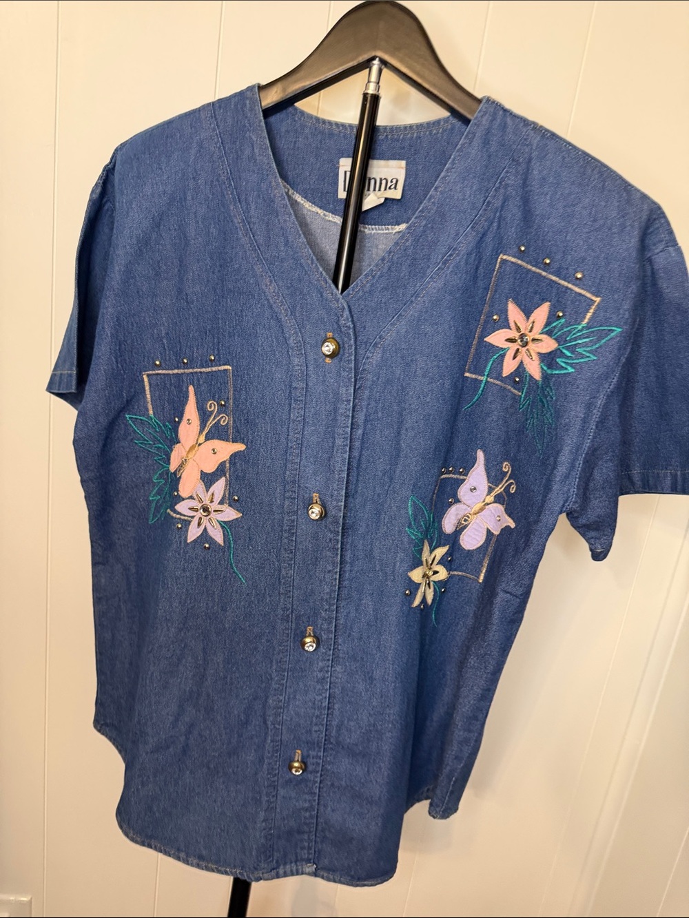 Vintage Donna Denim Button-Front Top with Pink & Lavender Floral 🦋 Embroidery